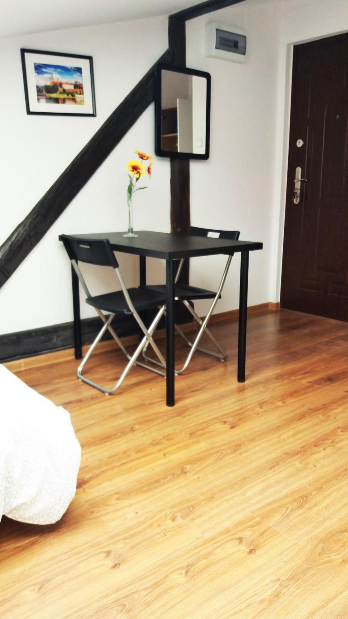 Attic Close To Old Town Air Conditioning - Klimatyzacja